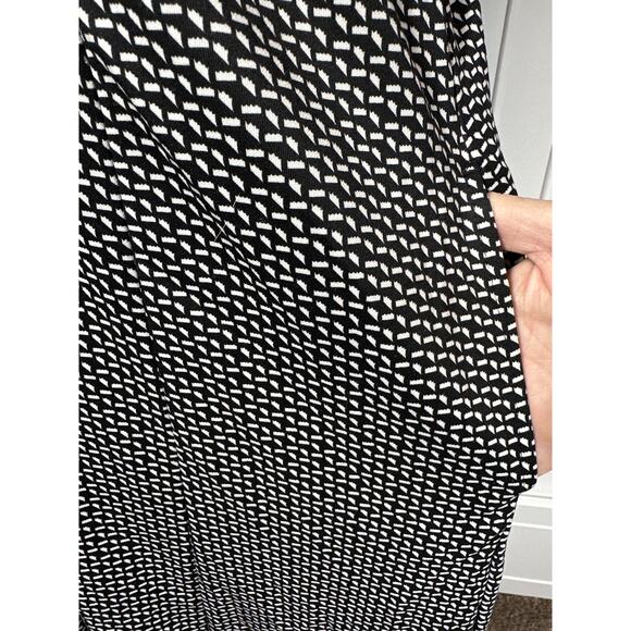 Catherines Plus Size Black White V-Neck Midi Pleated Flowy Dress 1X / 18/20W - Picture 11 of 13